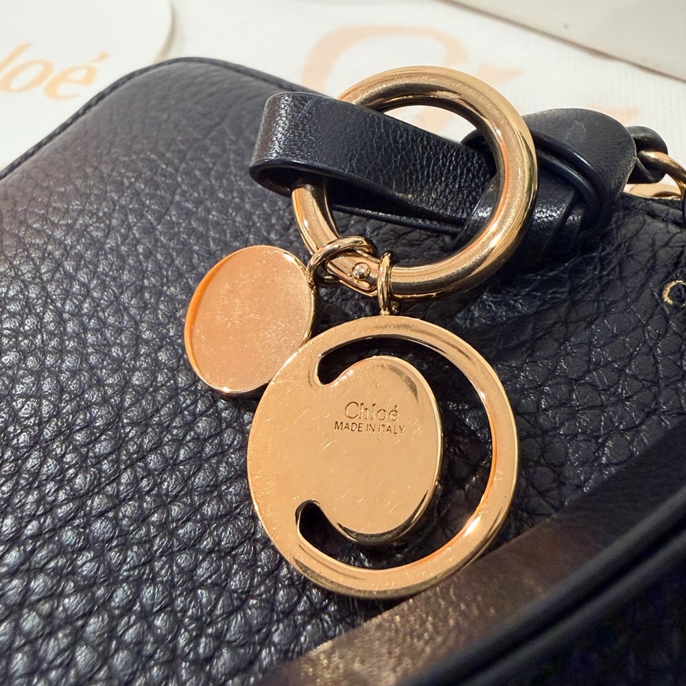 Chloè Alphabet Grained Leather Zippy Wallet - Picture 5 of 16